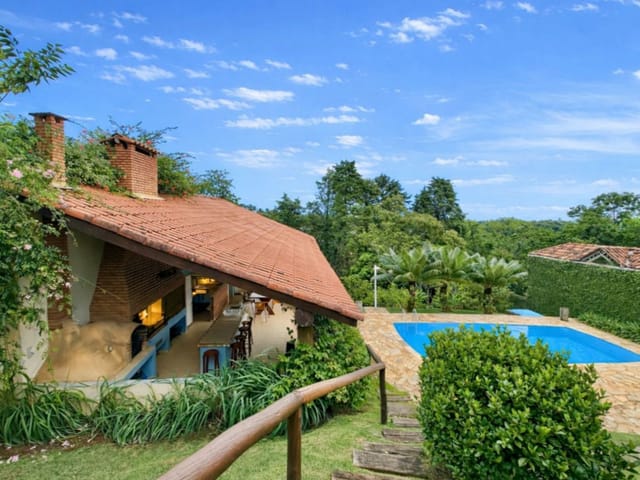 Casa com 1262m² 4 quartos e 4 banheiros, à venda, no bairro Granja Viana II em Cotia
