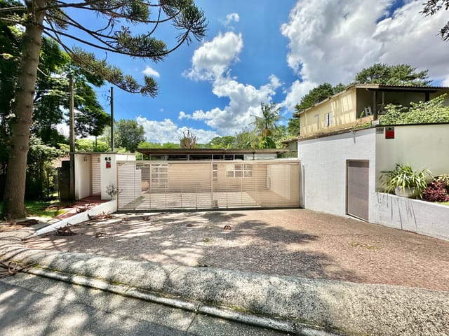 Casa com 615m² 3 quartos e 4 banheiros, à venda, no bairro Vila Santo Antônio em Cotia