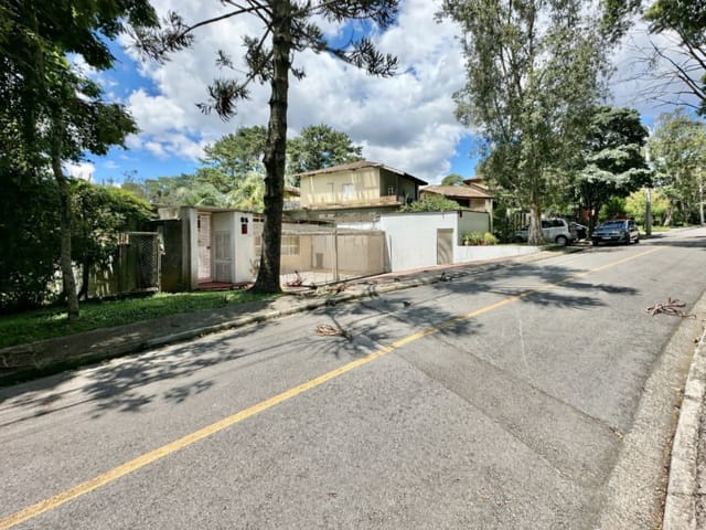 Casa com 615m² 3 quartos e 4 banheiros, à venda, no bairro Vila Santo Antônio em Cotia