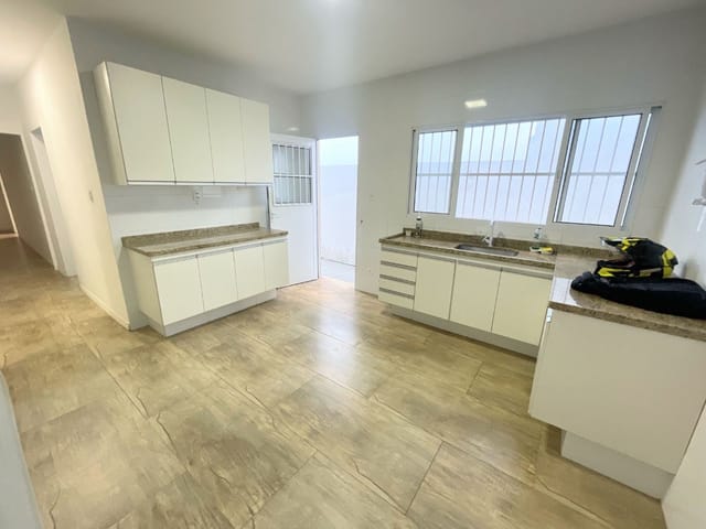 Casa com 250m² 3 quartos e 3 banheiros, à venda ou para alugar, no bairro Jardim das Indústrias em São José dos Campos
