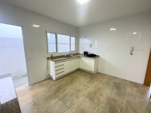 Casa com 250m² 3 quartos e 3 banheiros, à venda ou para alugar, no bairro Jardim das Indústrias em São José dos Campos