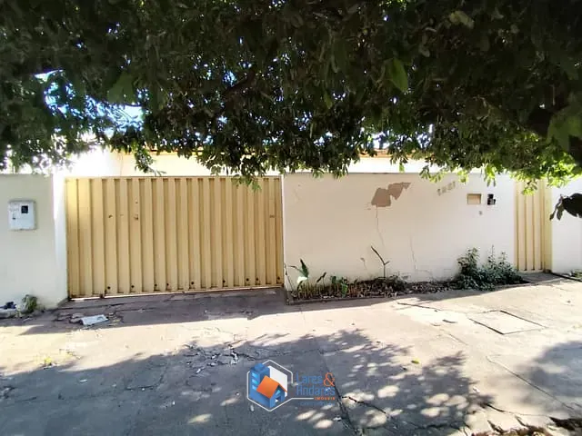 Casa com 302m² 2 quartos e 2 banheiros, à venda, no bairro Loteamento Cellos em Rondonópolis