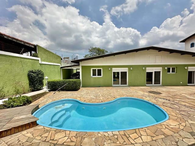 Casa com 981m², à venda ou para alugar, no bairro Granja Viana em Cotia