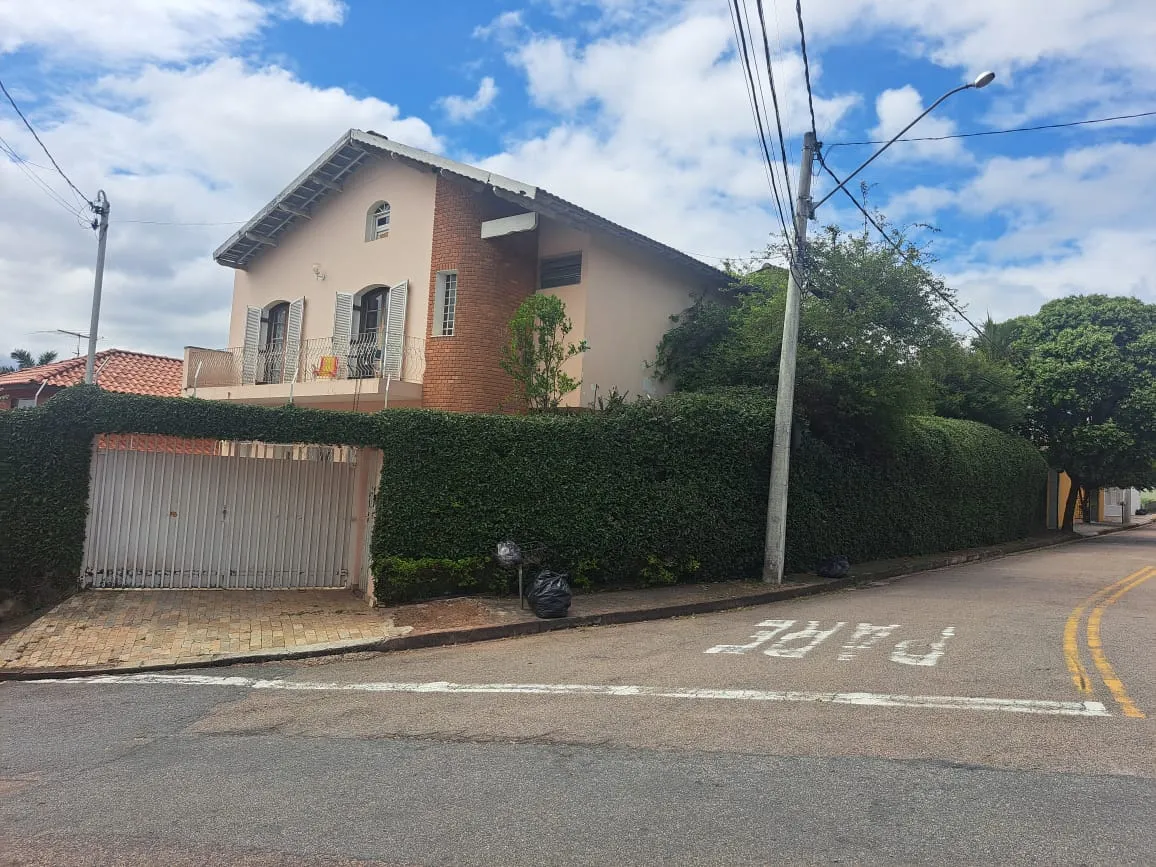 Casa para venda em Jardim das Samambaias com 3 quartos, sendo 1 suíte, 303m²