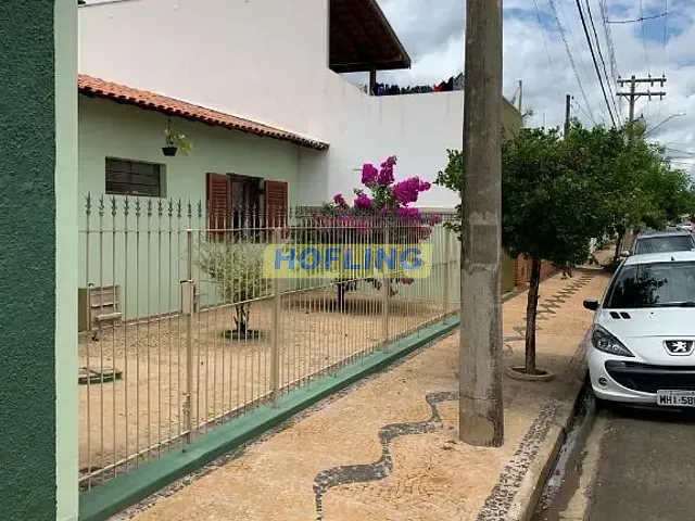 Casa com 193m², à venda, no bairro Vila Indaiá em Rio Claro