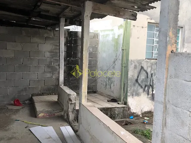 Casa com 376m² 3 quartos e 2 banheiros, à venda, no bairro Jardim Cristina em Pindamonhangaba