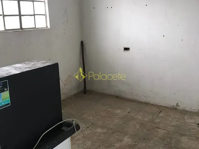 Casa com 376m² 3 quartos e 2 banheiros, à venda, no bairro Jardim Cristina em Pindamonhangaba