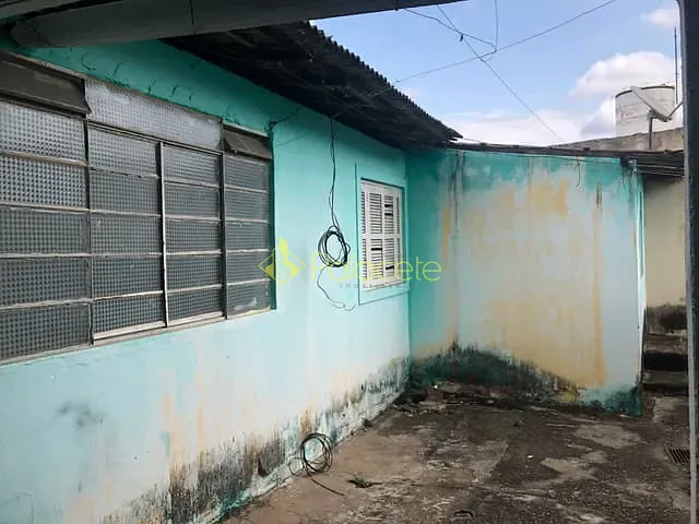 Casa com 376m² 3 quartos e 2 banheiros, à venda, no bairro Jardim Cristina em Pindamonhangaba