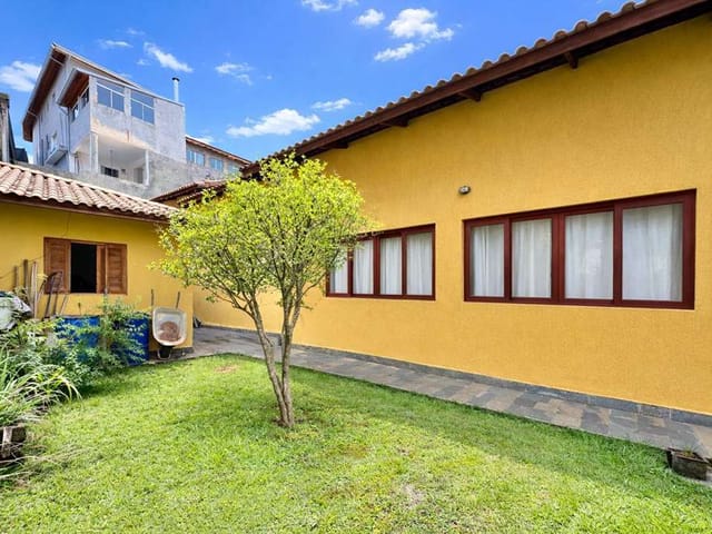 Casa com 438m² 3 quartos e 3 banheiros, à venda, no bairro Outeiro de Passárgada em Cotia