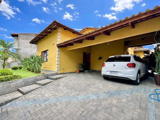 Casa com 438m² 3 quartos e 3 banheiros, à venda, no bairro Outeiro de Passárgada em Cotia
