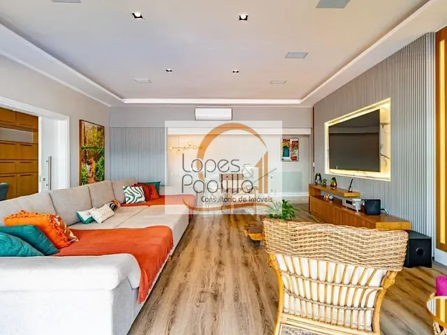 Casa com 1000m² 4 quartos e 8 banheiros, à venda, no bairro Vila Santista em Atibaia