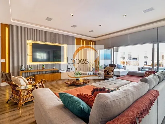 Casa com 1000m² 4 quartos e 8 banheiros, à venda, no bairro Vila Santista em Atibaia