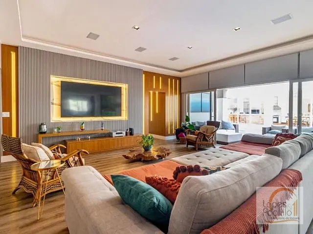 Casa com 1000m² 4 quartos e 8 banheiros, à venda, no bairro Vila Santista em Atibaia