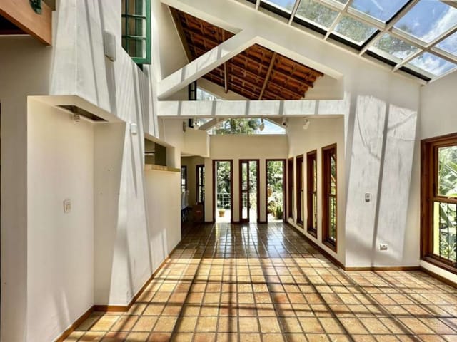 Casa com 2653m² 3 quartos e 4 banheiros, à venda ou para alugar, no bairro Condomínio Iolanda em Taboão da Serra