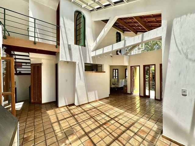 Casa com 2653m² 3 quartos e 4 banheiros, à venda ou para alugar, no bairro Condomínio Iolanda em Taboão da Serra