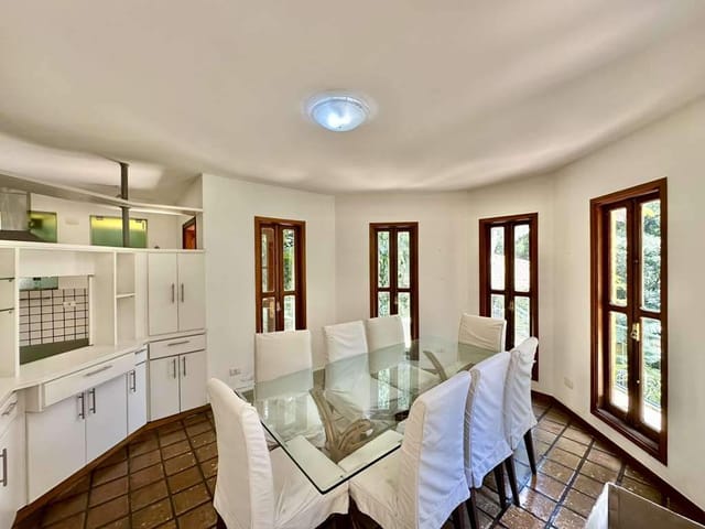Casa com 2653m² 3 quartos e 4 banheiros, à venda ou para alugar, no bairro Condomínio Iolanda em Taboão da Serra
