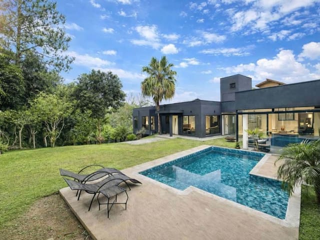Casa com 812m² 4 quartos e 5 banheiros, à venda, no bairro Jardim Indaiá em Embu das Artes