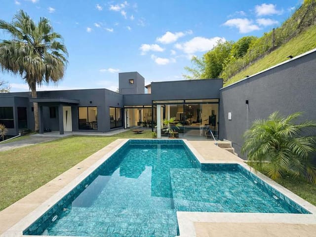 Casa com 812m² 4 quartos e 5 banheiros, à venda, no bairro Jardim Indaiá em Embu das Artes
