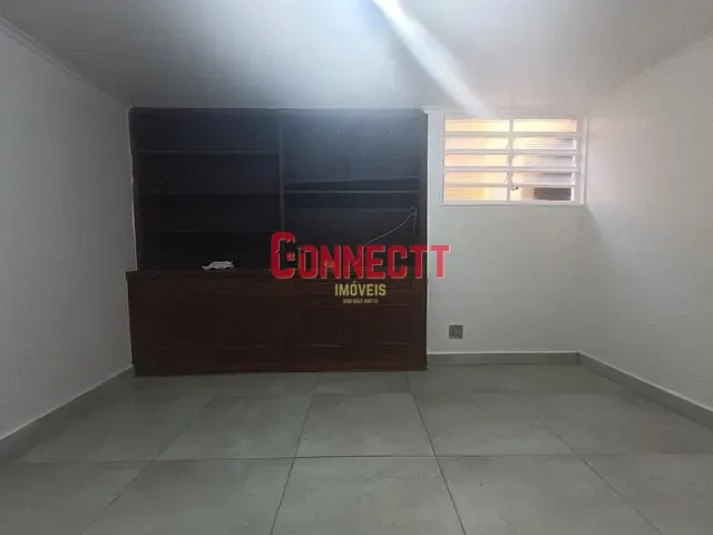 Casa com 270m² 3 quartos e 2 banheiros, para alugar, no bairro Centro em Ribeirão Preto