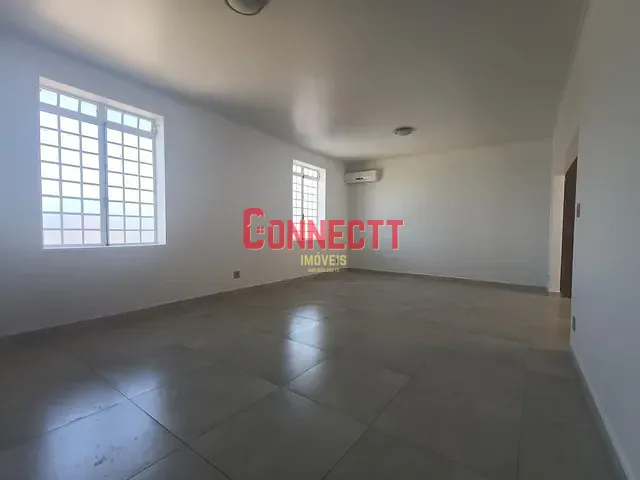 Casa com 270m² 3 quartos e 2 banheiros, para alugar, no bairro Centro em Ribeirão Preto