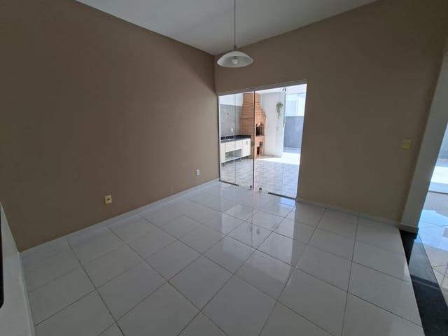 Casa 4 quartos e 2 banheiros, para alugar, no bairro Urbanova VII em São José dos Campos