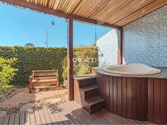 Casa 3 quartos e 4 banheiros, à venda, no bairro Chácara das Pedras em Porto Alegre