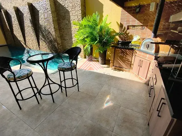 Casa 4 quartos e 5 banheiros, à venda, no bairro Toque-Toque Pequeno em São Sebastião