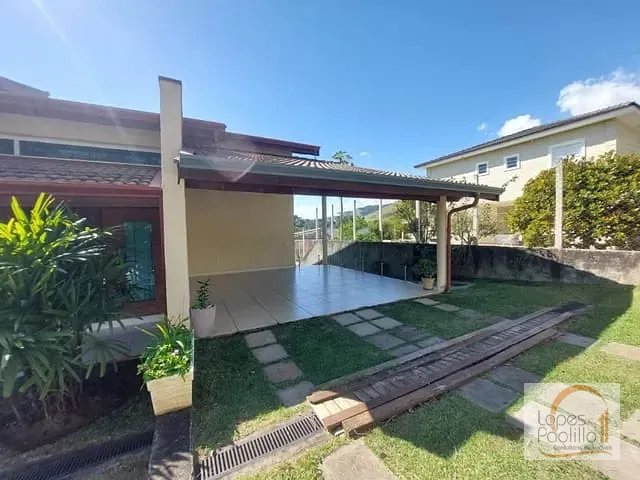 Casa com 1000m² 5 quartos e 6 banheiros, à venda, no bairro Condomínio Porto Danalis em Joanópolis