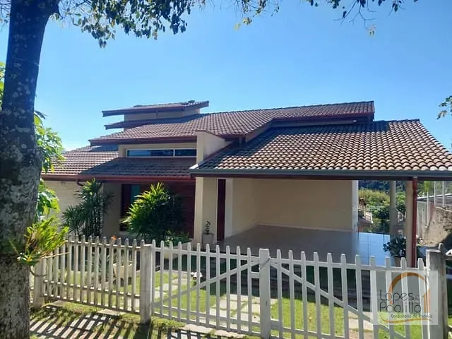 Casa com 1000m² 5 quartos e 6 banheiros, à venda, no bairro Condomínio Porto Danalis em Joanópolis