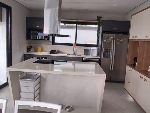 Casa com 450m² 3 quartos e 4 banheiros, à venda ou para alugar, no bairro Condomínio Residencial Mont Blanc em São José dos Campos
