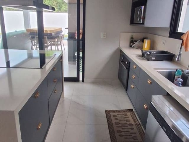 Casa com 450m² 3 quartos e 4 banheiros, à venda ou para alugar, no bairro Condomínio Residencial Mont Blanc em São José dos Campos