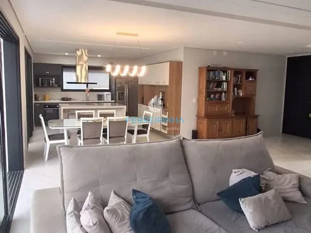 Casa com 450m² 3 quartos e 4 banheiros, à venda ou para alugar, no bairro Condomínio Residencial Mont Blanc em São José dos Campos