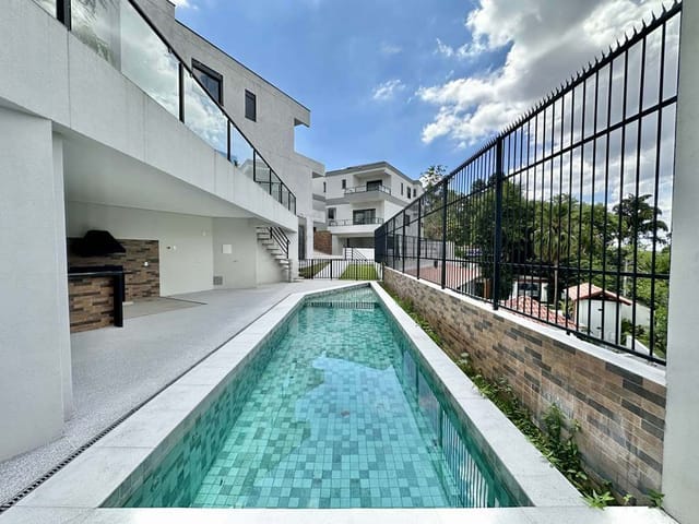 Casa com 1465m² 3 quartos e 5 banheiros, à venda, no bairro Chácara do Refúgio em Carapicuíba
