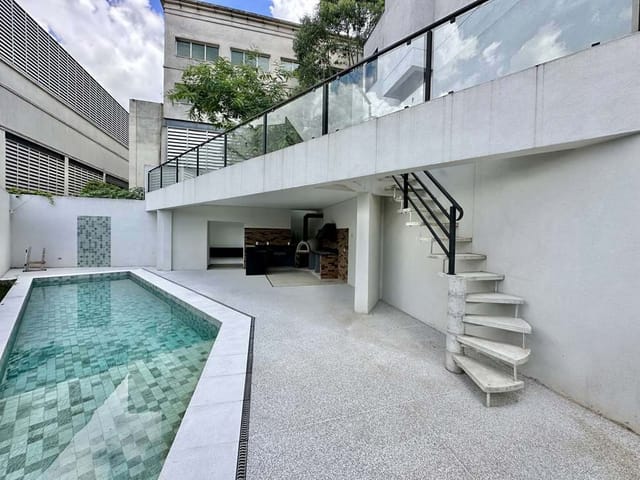 Casa com 1465m² 3 quartos e 5 banheiros, à venda, no bairro Chácara do Refúgio em Carapicuíba