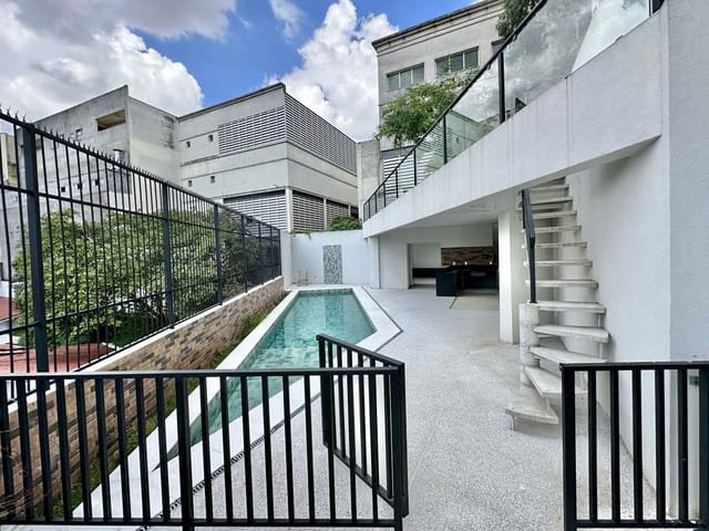Casa com 1465m² 3 quartos e 5 banheiros, à venda, no bairro Chácara do Refúgio em Carapicuíba