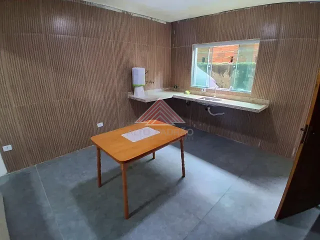 Casa 2 quartos e 1 banheiro, para alugar, no bairro Vila Lisboa em Mauá
