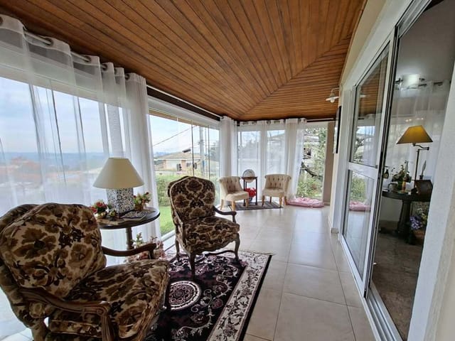 Casa com 649m² 3 quartos e 4 banheiros, à venda, no bairro Pousada dos Bandeirantes em Carapicuíba