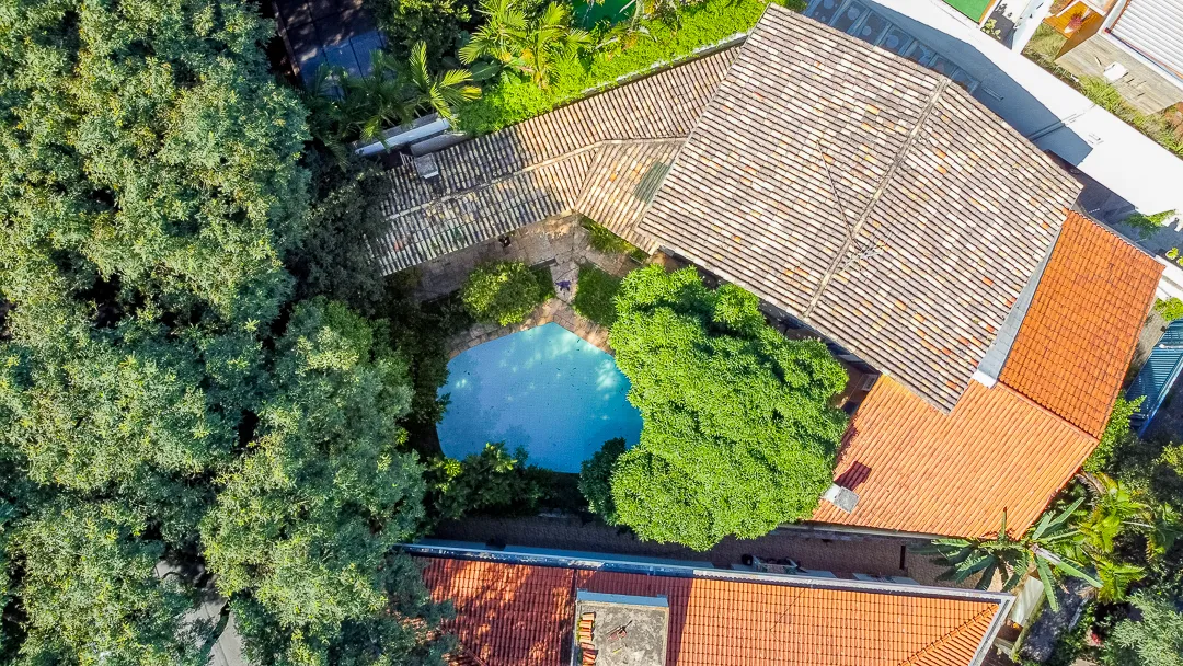 Casa para venda em Alto de Pinheiros com 3 quartos, sendo 1 suíte, 368m²