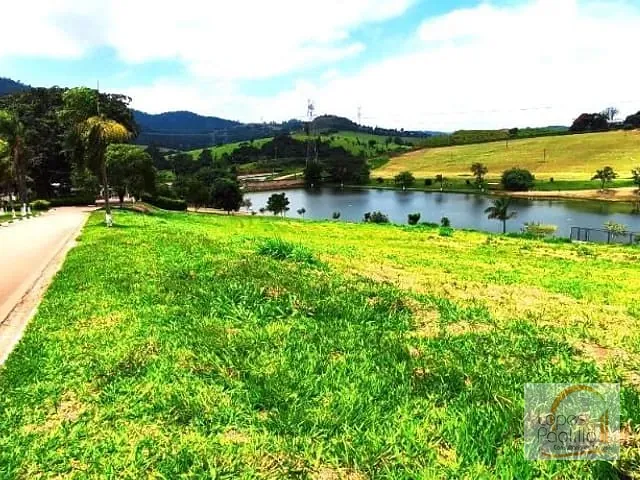 Casa com 1310m² 3 quartos e 3 banheiros, à venda, no bairro Fazenda Santana I em Atibaia