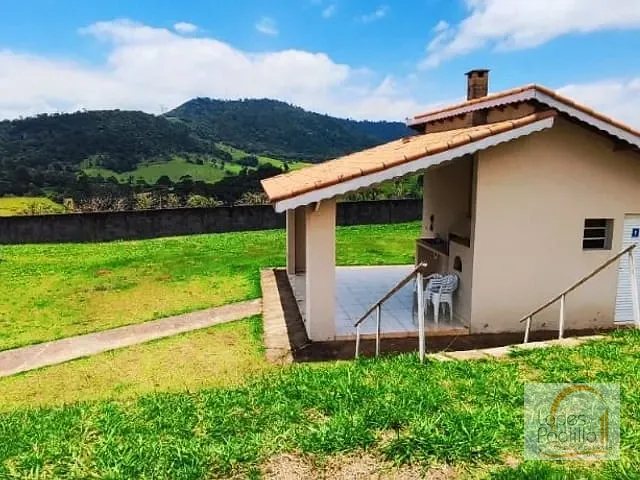 Casa com 1310m² 3 quartos e 3 banheiros, à venda, no bairro Fazenda Santana I em Atibaia