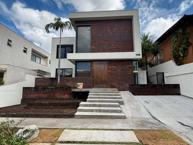 Casa com 560m² 4 quartos e 5 banheiros, para alugar, no bairro Alphaville Centro Industrial e Empresarial/Alphaville. em Barueri