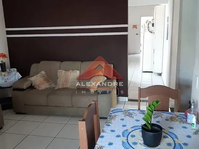 Casa com 140m² 8 quartos e 2 banheiros, à venda, no bairro Conjunto Residencial Dom Pedro I em São José dos Campos