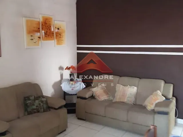 Casa com 140m² 8 quartos e 2 banheiros, à venda, no bairro Conjunto Residencial Dom Pedro I em São José dos Campos