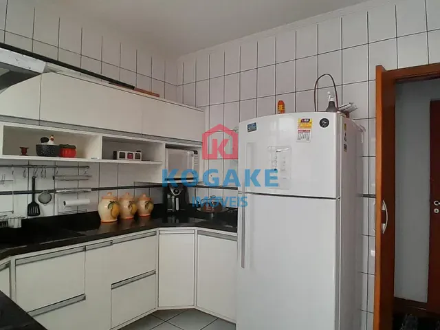 Casa com 250m² 3 quartos e 2 banheiros, à venda, no bairro Bosque dos Eucaliptos em São José dos Campos