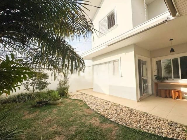 Casa 4 quartos e 2 banheiros, à venda, no bairro Urbanova em São José dos Campos