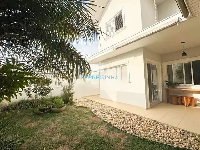Casa 4 quartos e 2 banheiros, à venda, no bairro Urbanova em São José dos Campos