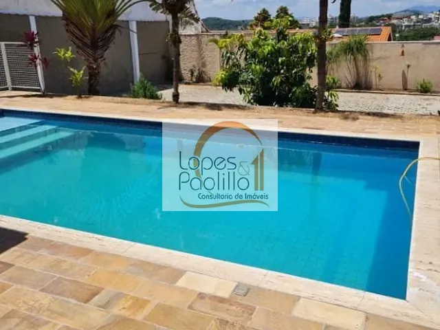 Casa com 900m² 5 quartos e 3 banheiros, à venda ou para alugar, no bairro Jardim Siriema em Atibaia
