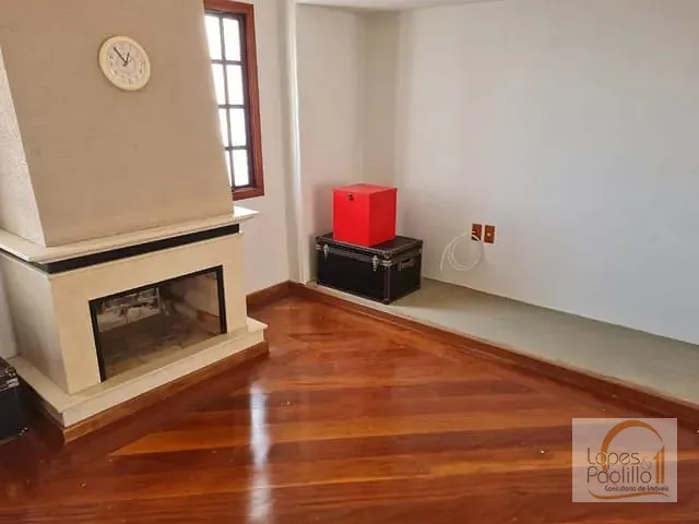 Casa com 900m² 5 quartos e 3 banheiros, à venda, no bairro Jardim Siriema em Atibaia
