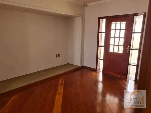 Casa com 900m² 5 quartos e 3 banheiros, à venda, no bairro Jardim Siriema em Atibaia