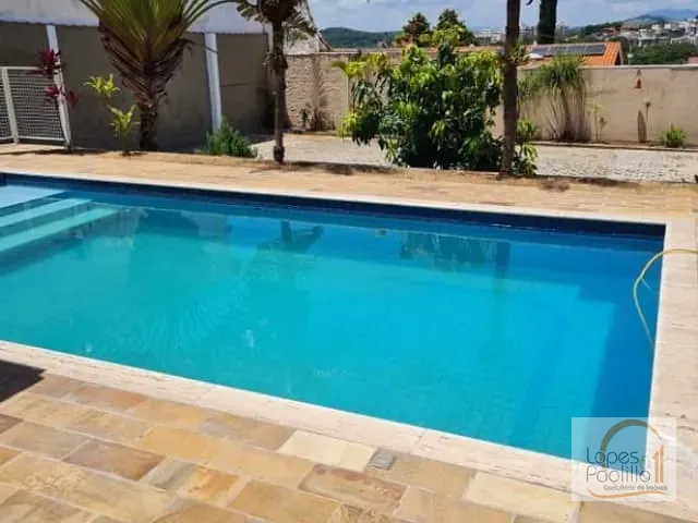 Casa com 900m² 5 quartos e 3 banheiros, à venda, no bairro Jardim Siriema em Atibaia